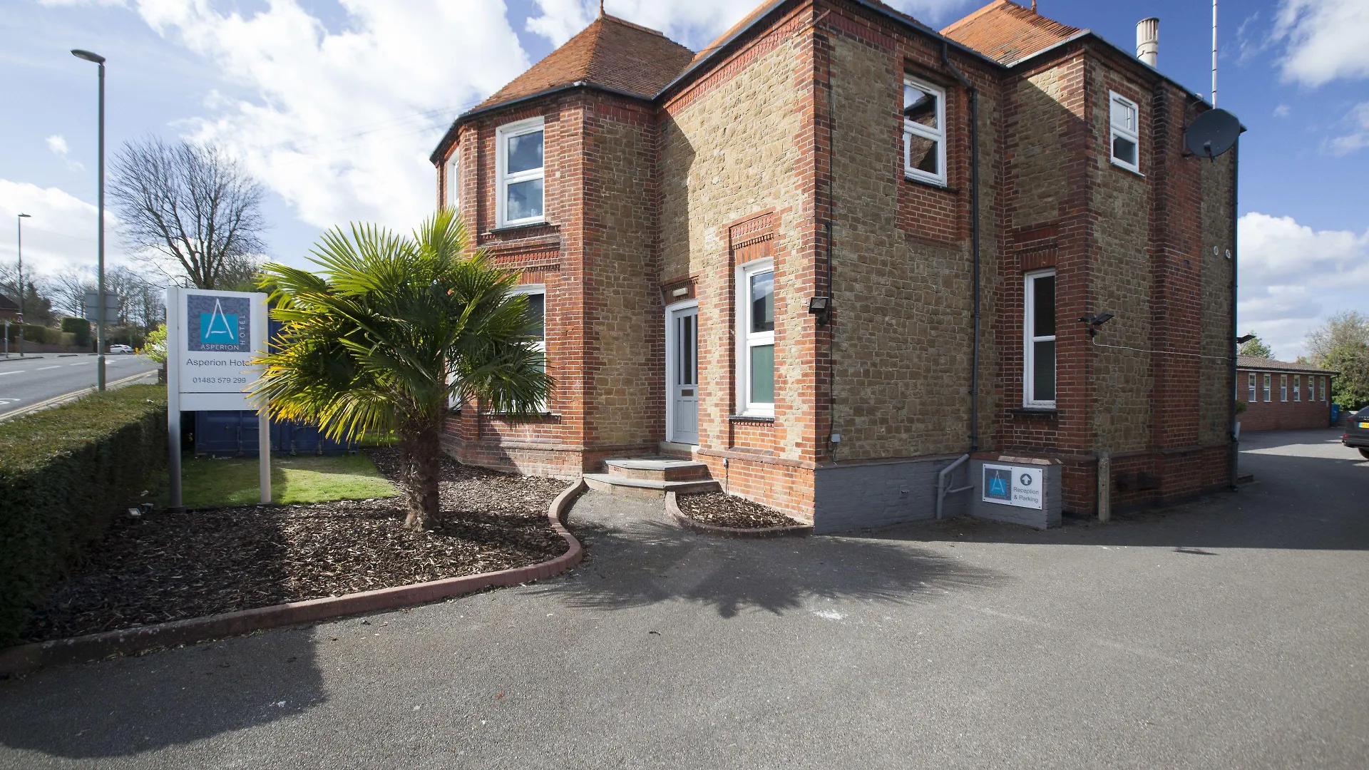 4 Central Hotels Near Chobham Golf Club Worth Booking