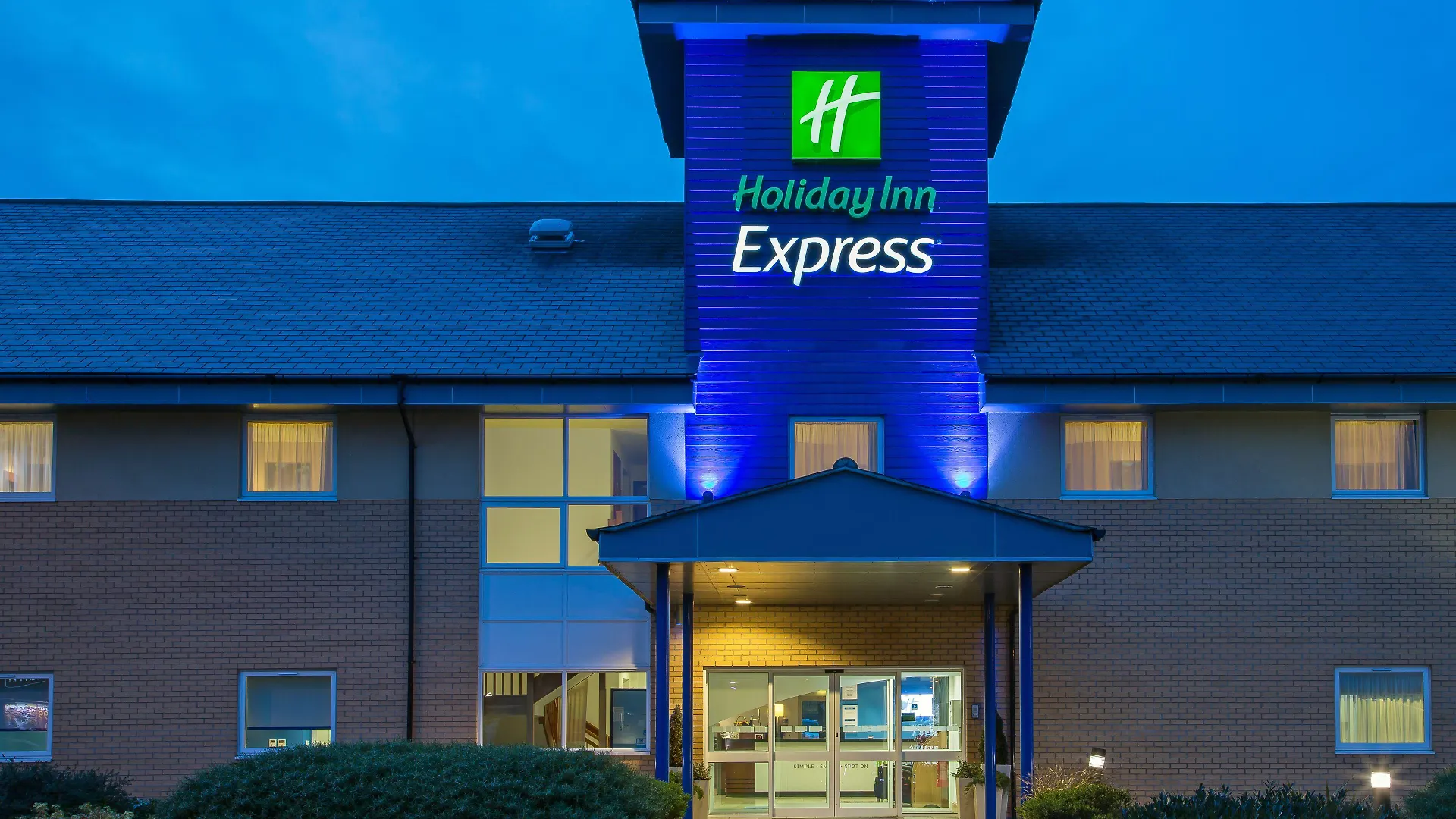 Where to Stay Near Marks Hall Gardens: 4 Golf Hotels Reviewed
