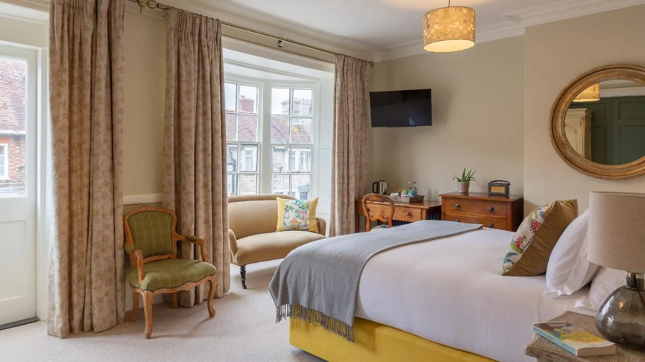 3 Smart Central Hotels Near Corfe Castle Worth Booking