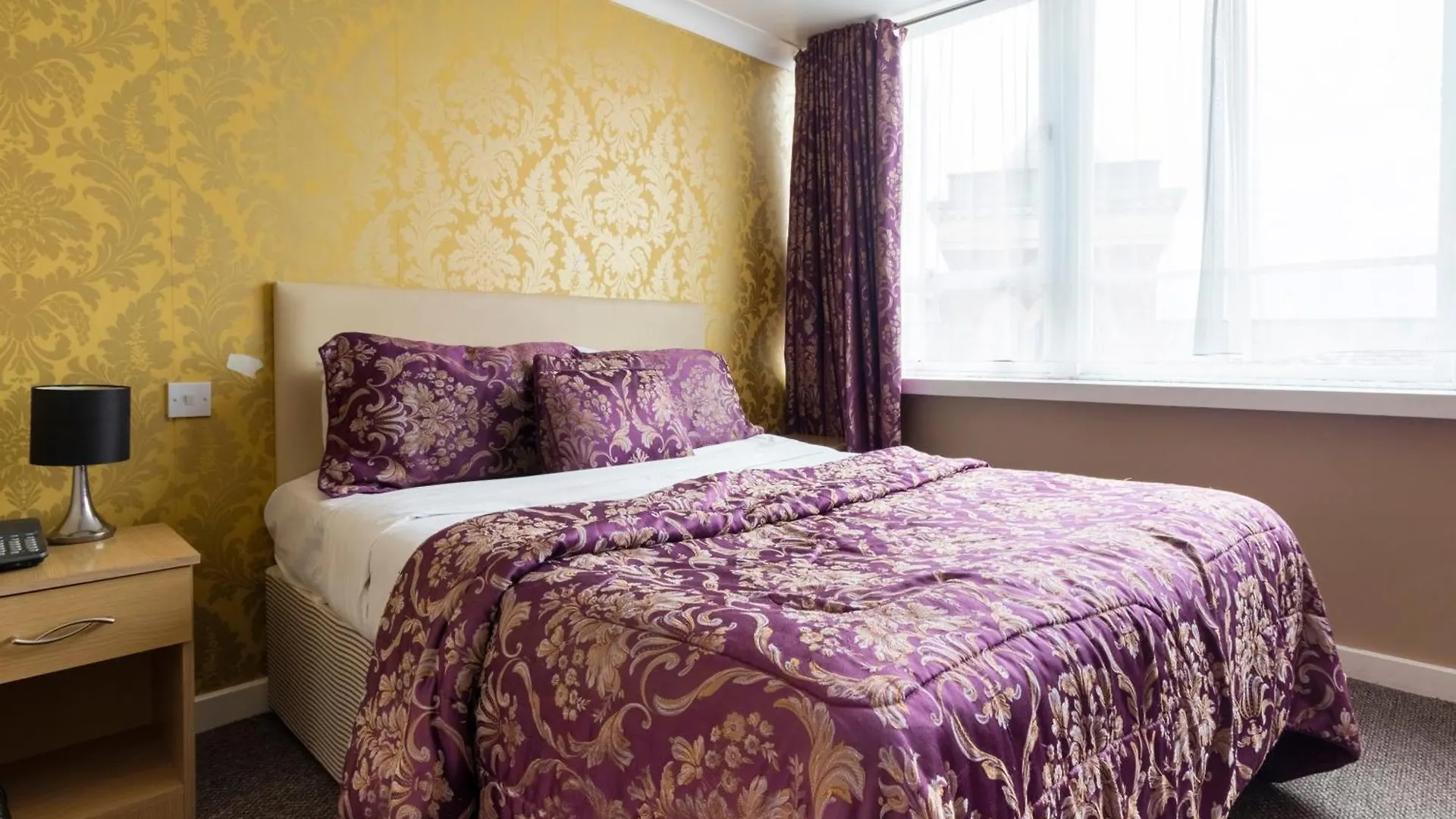 Staying Near Woodside Animal Farm: 4 Central Luton Hotels Compared