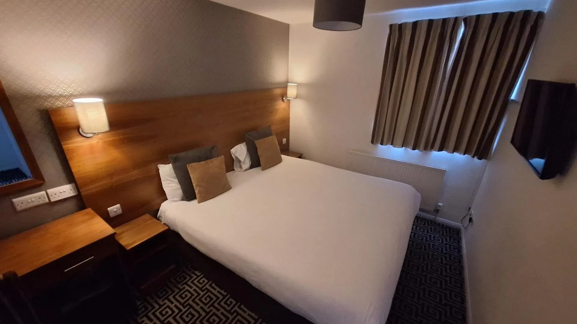 4 Central Hotels Near ZSL Whipsnade Zoo Worth Booking