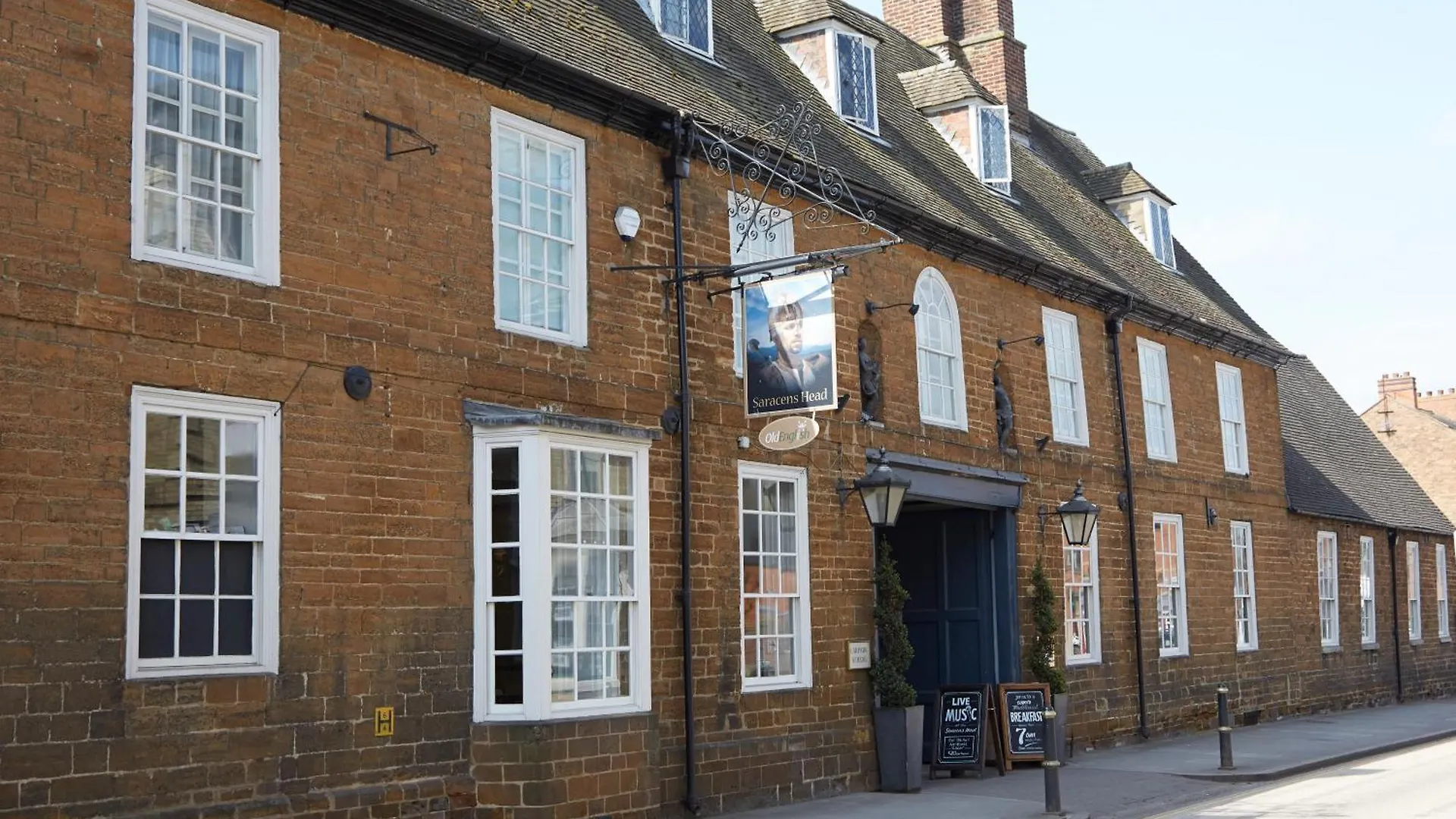 7 Design Hotels In Northamptonshire That Actually Stand Out