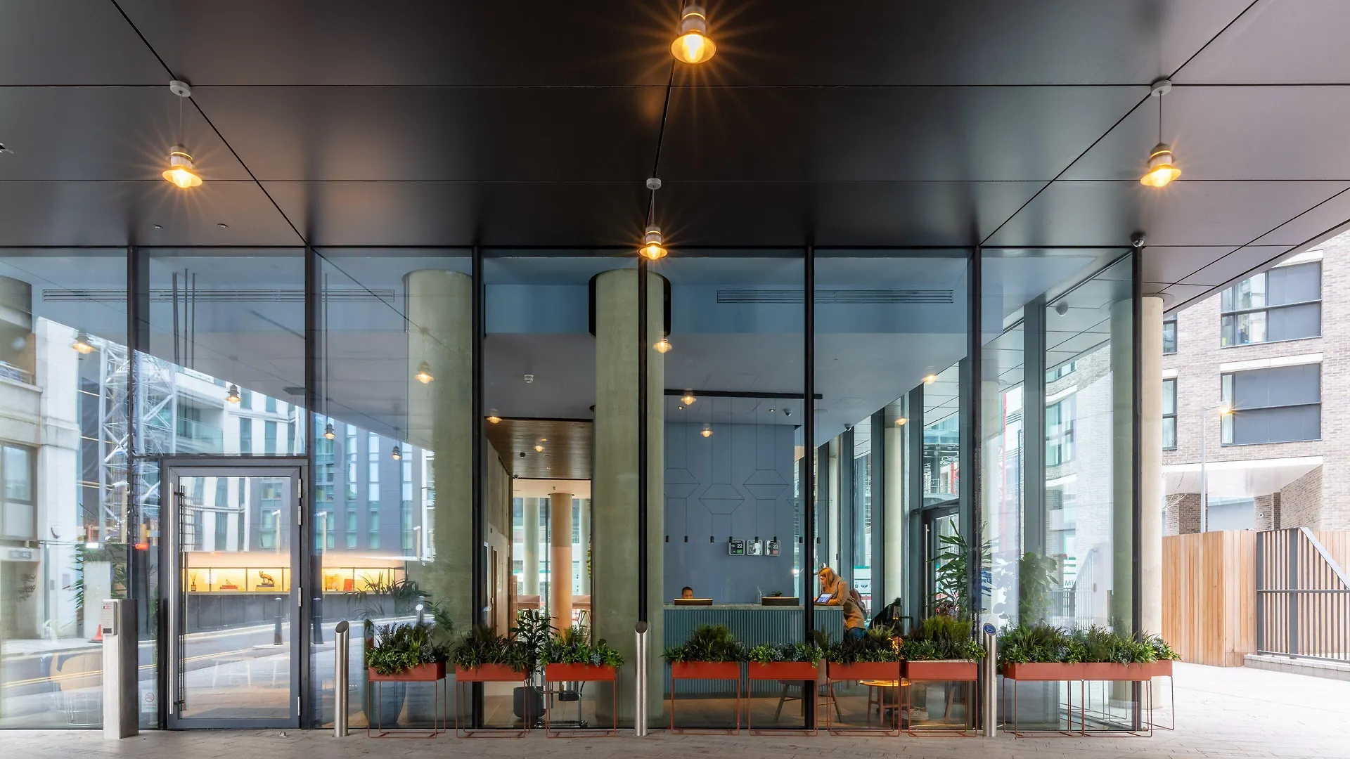 8 Romantic Hotels Near Tower of London Worth Booking