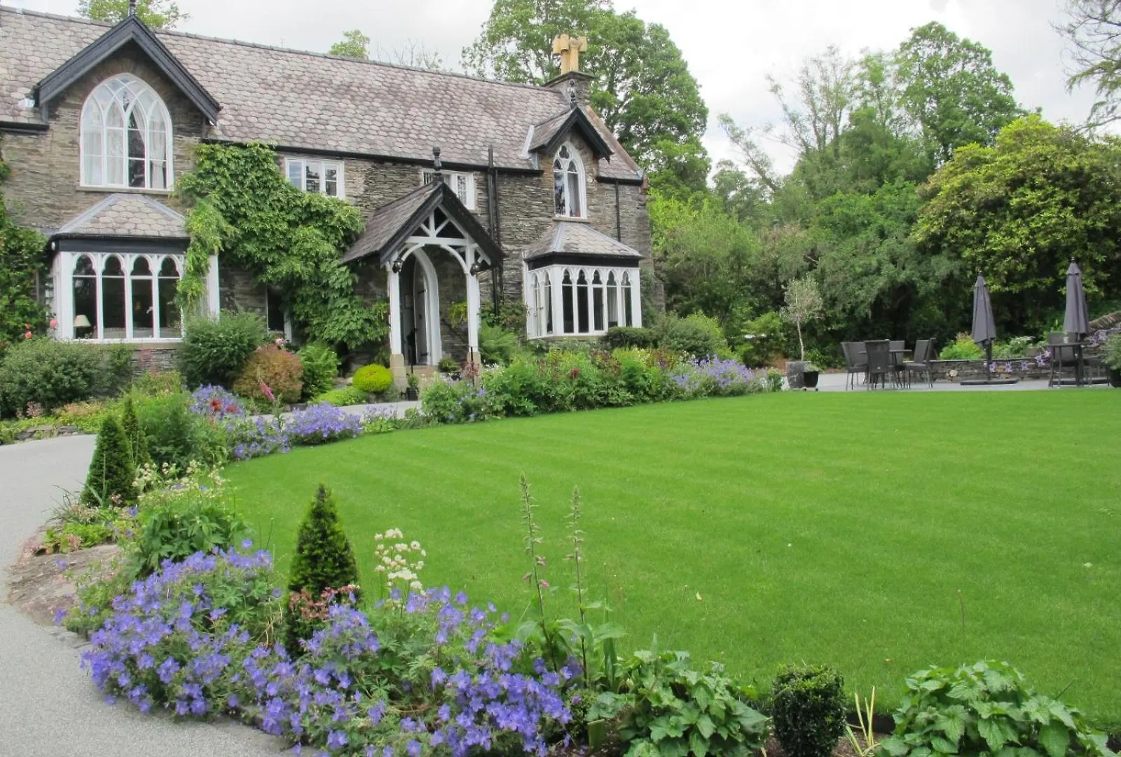 4 Hotels Near Lake Windermere with Outstanding Staff Ratings