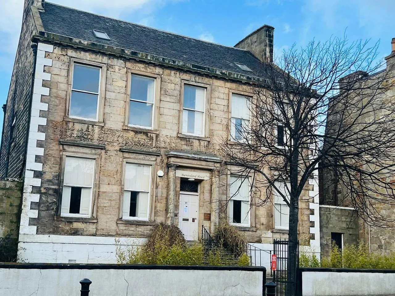 5 Central Edinburgh Hotels Worth Booking Near Ocean Terminal