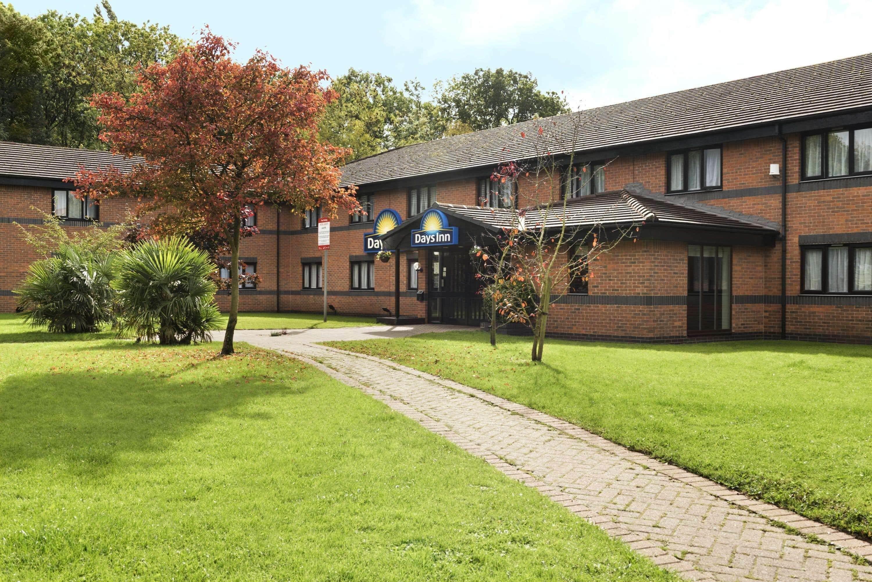 4 Hotels Near Walton Hall Worth Booking in Wellesbourne