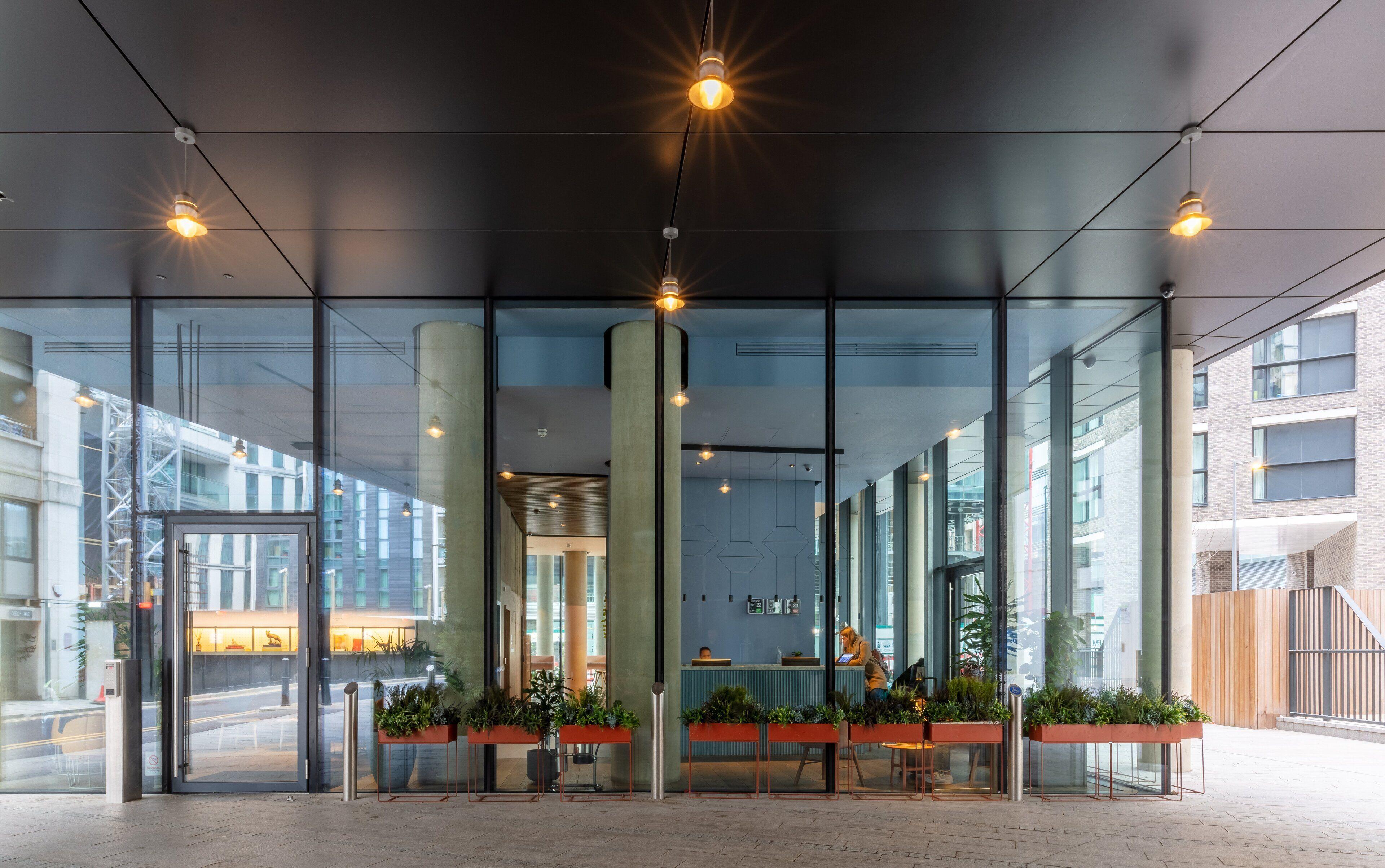 8 Romantic Hotels Near Tower of London Worth Booking